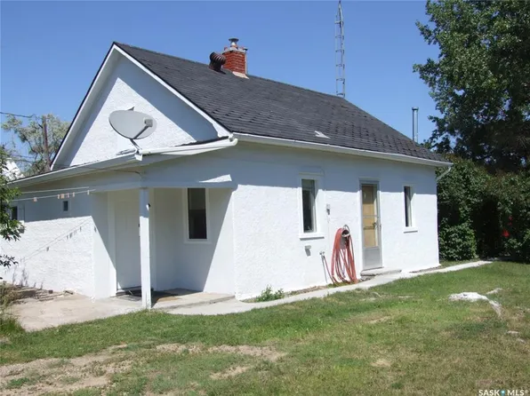 150 2nd STREET E, Fox Valley, SK S0N 0V0