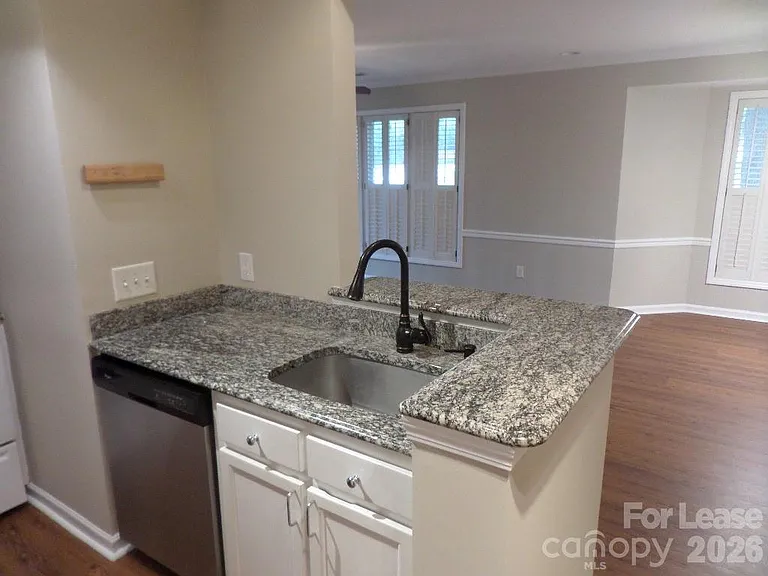 1109 E Morehead St #10 — Photo 3