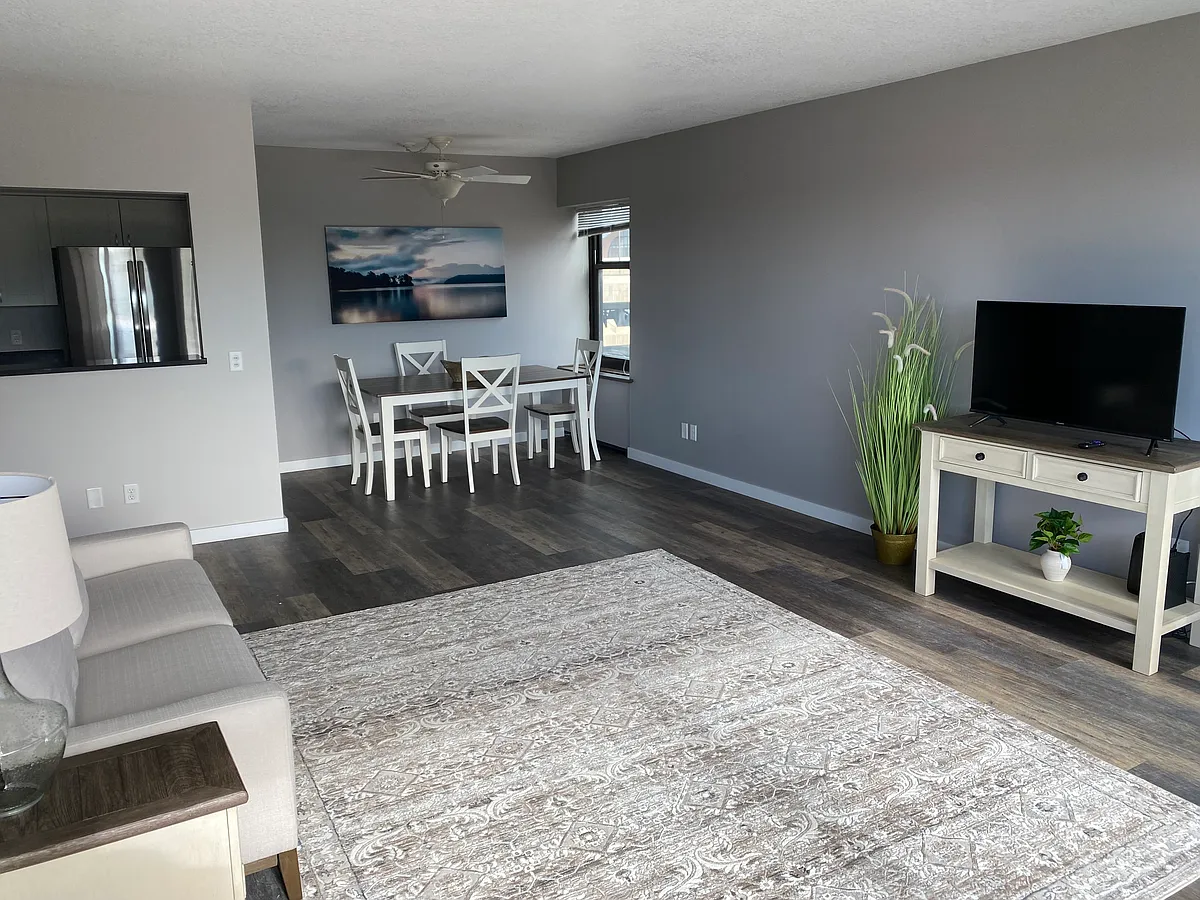 Building Photo - 207 5th Ave SW #604