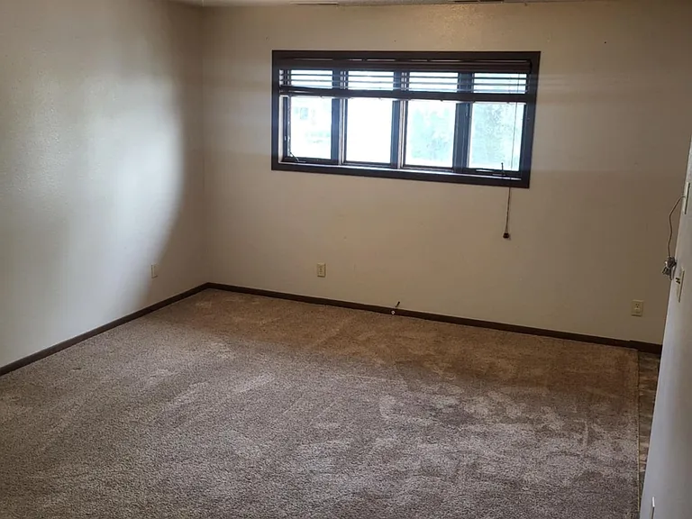 352 Main St — Photo 4