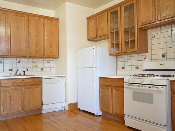 3rd image of 2118 W Berteau Ave #2