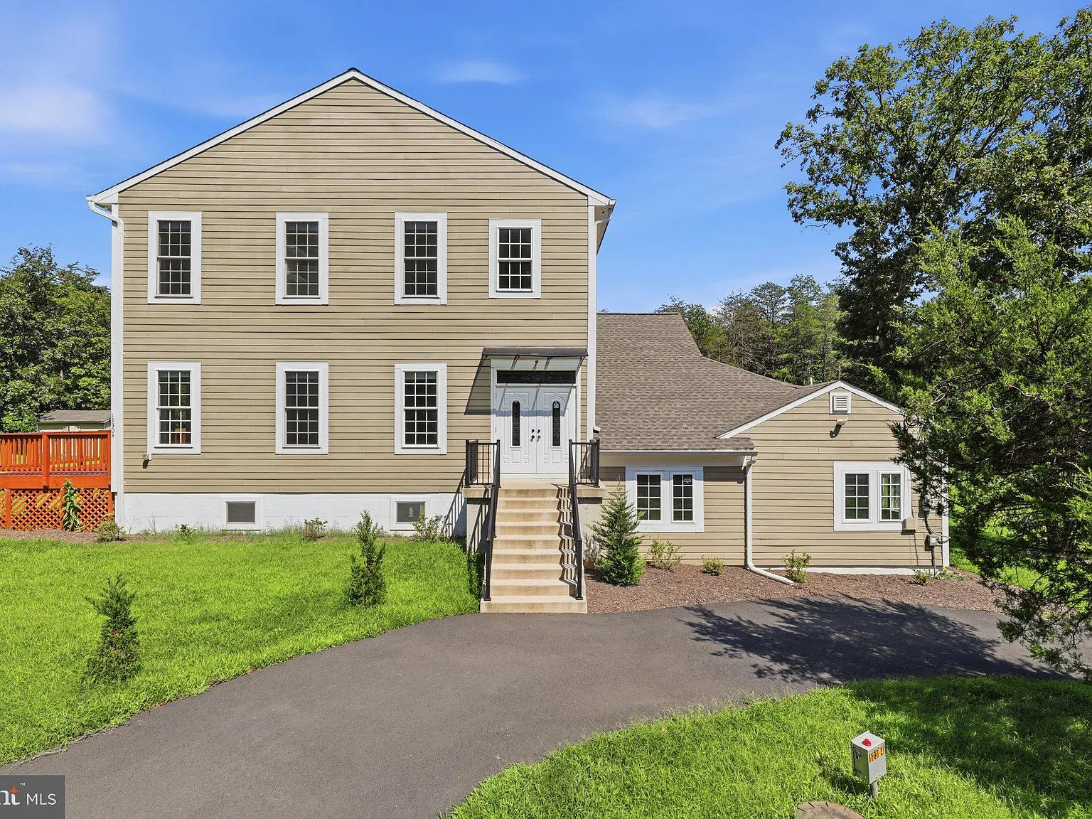 7 bed, 4.5 bath, 3880 sqft, $5,000 — Photo 1