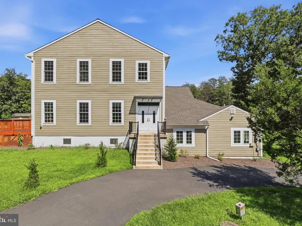 12304 Popes Head Rd, Fairfax, VA 22030