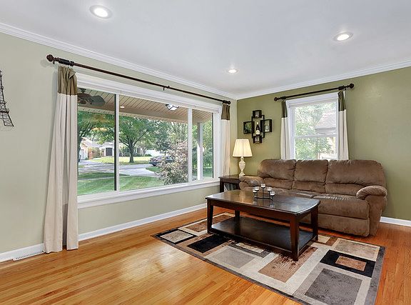 3rd image of 147 N Elmwood Ave