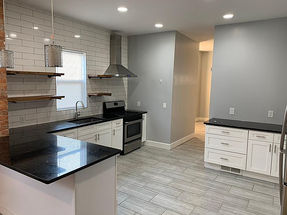 5th image of 1522 E Ohio St