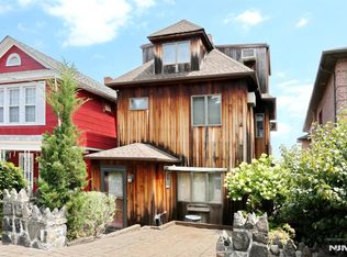 5 Beverly Pl, Edgewater, NJ 07020