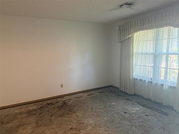 3rd image of 3225 N Glenhaven Dr