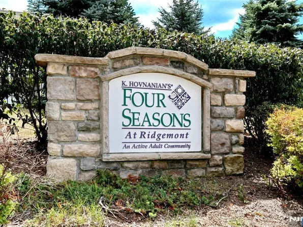 602 Four Seasons Ln, Montvale, NJ 07645