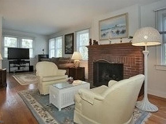 5th image of 300 Glen Ave