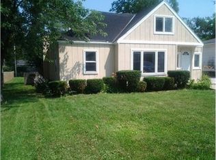 2808 Eastwood Dr, Mccullom Lake, IL 60050