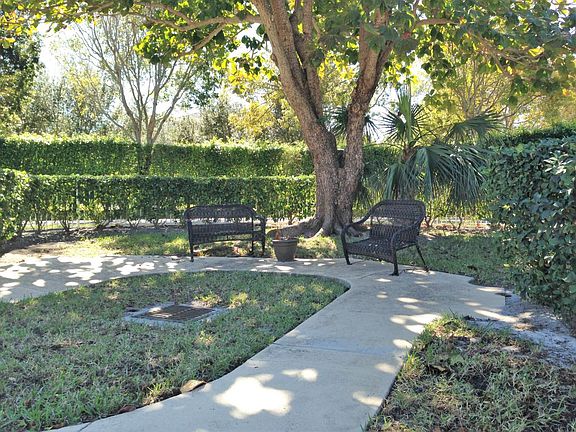 3rd image of 1423 SW Courtyards Ter APT 70B