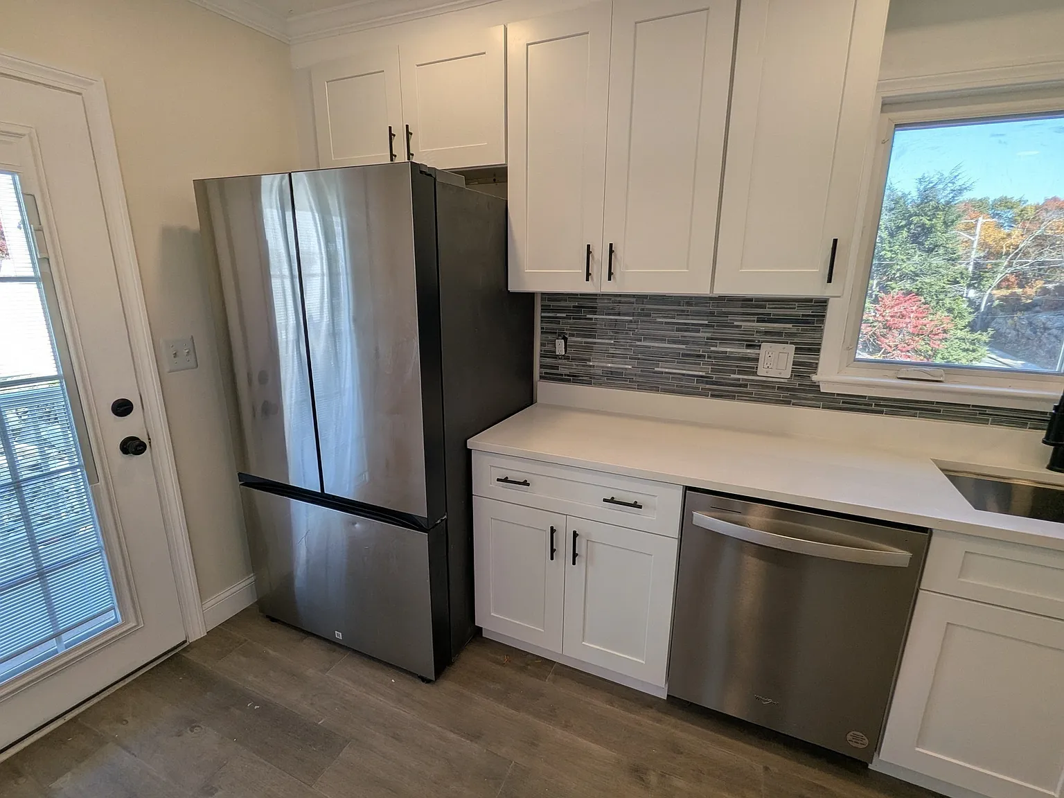 4 bed, 2.5 bath, 2056 sqft, $4,500 — Photo 2