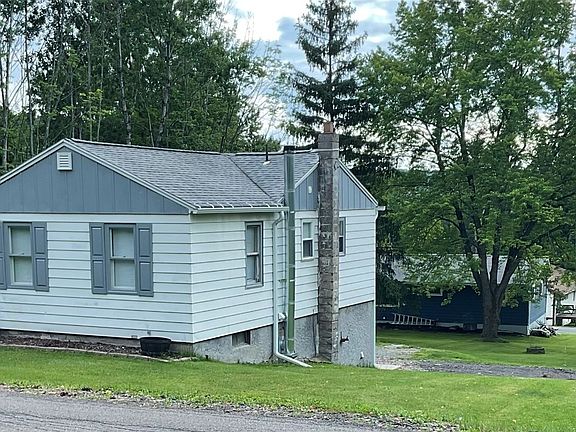 4th image of 2319 Seneca St
