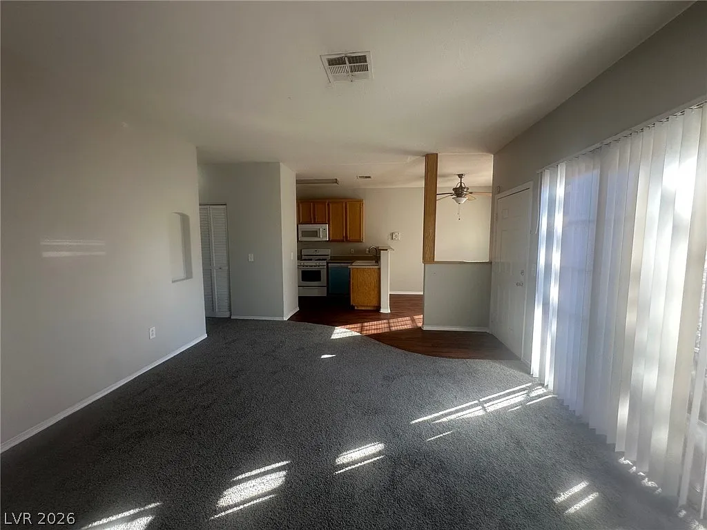 3 bed, 2.0 bath, 1159 sqft, $1,430 — Photo 3
