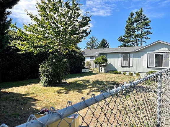 5th image of 719 Cardinal Avenue NE