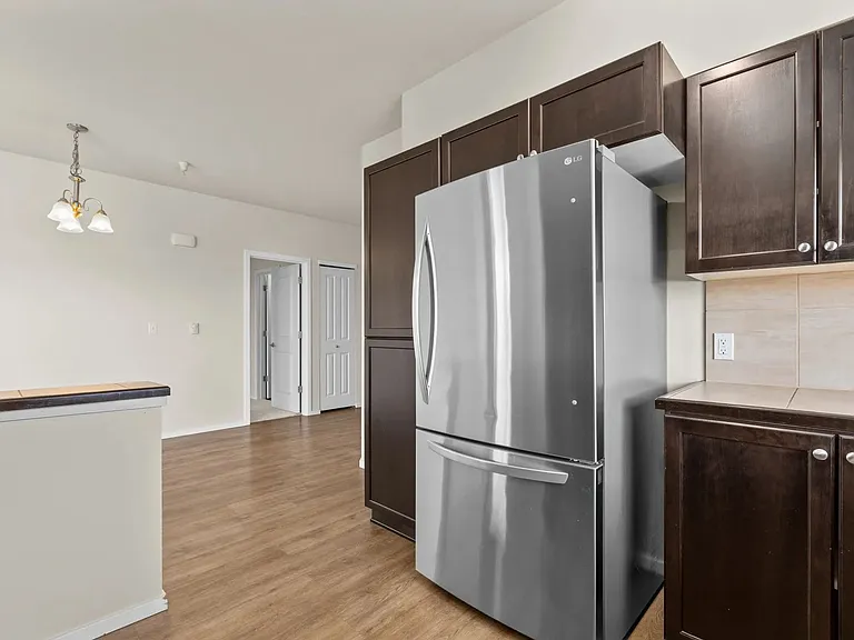 Creekside Apartments — Photo 37