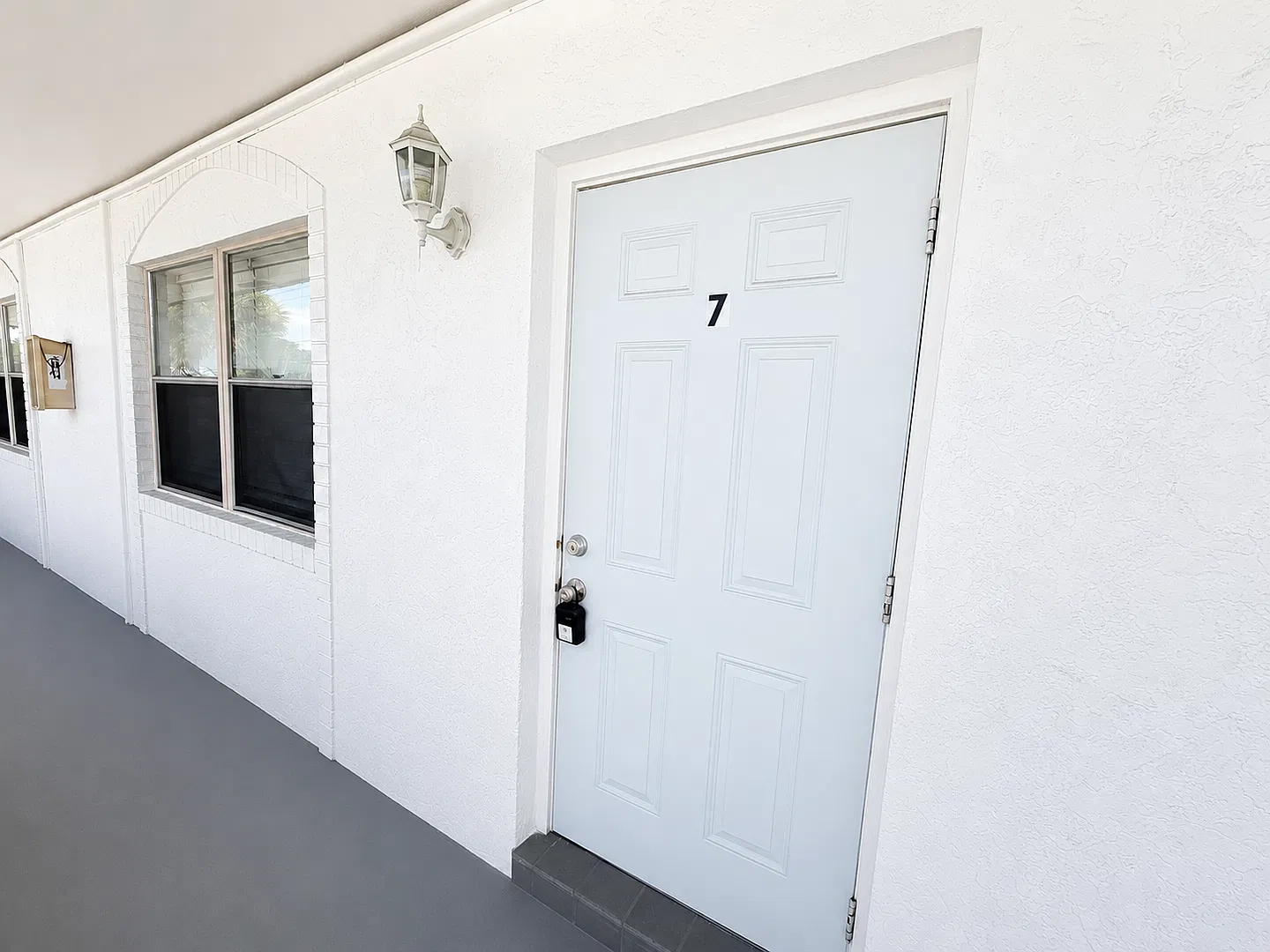 2306 NW 9 Ave — Photo 2