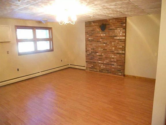 3rd image of 7 Winnhaven Dr #B