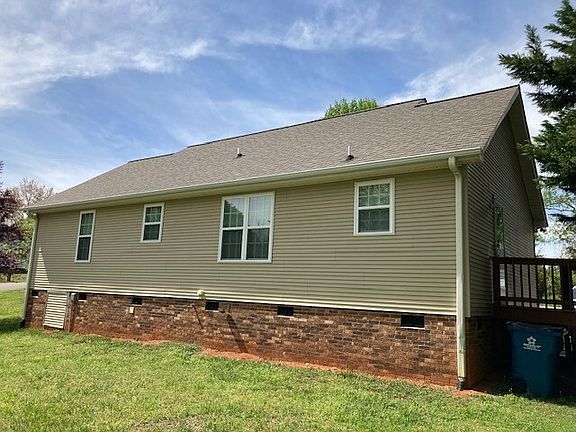 3rd image of 2405 Taylor Ct