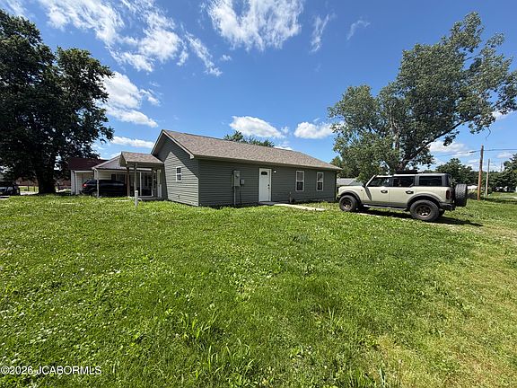 3rd image of 603 W Maple St