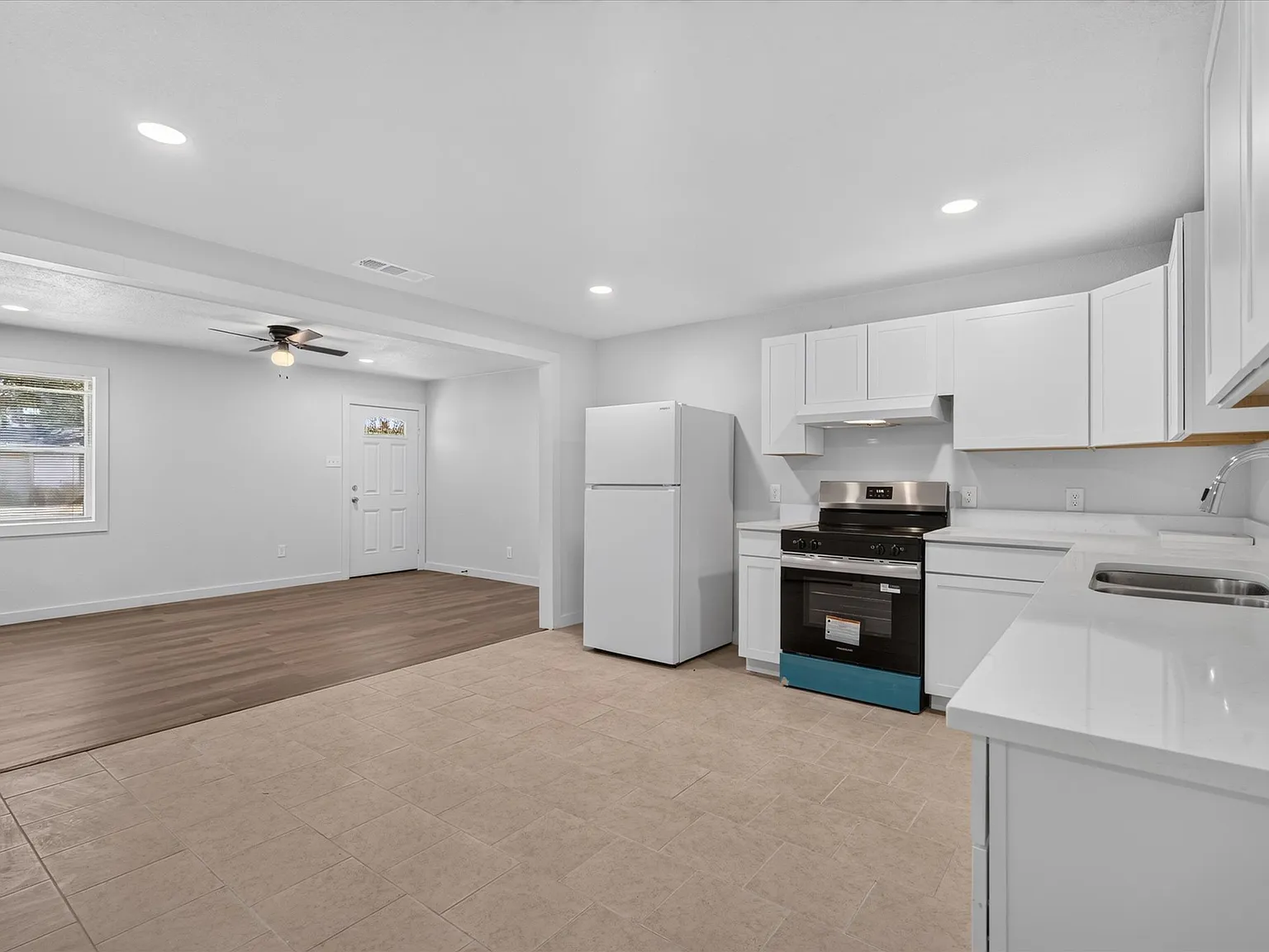 4 bed, 1398 sqft, $2,100 — Photo 2