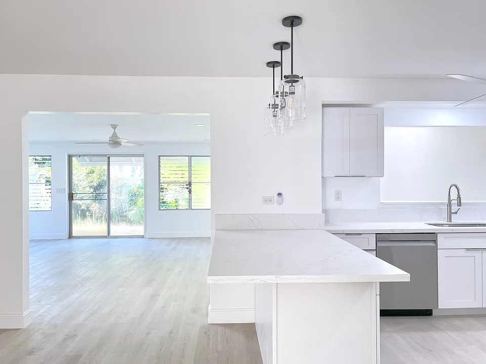 94-441 Holaniku St