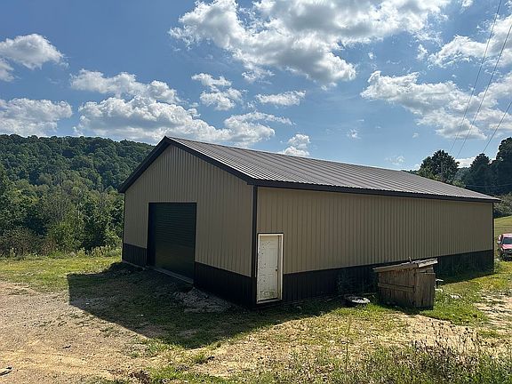 3rd image of 2119 Lost Hill Rd