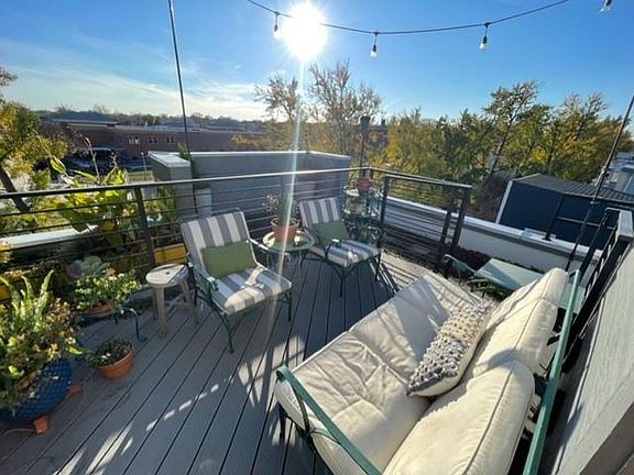 3rd image of 700 16th St NE Unit 3