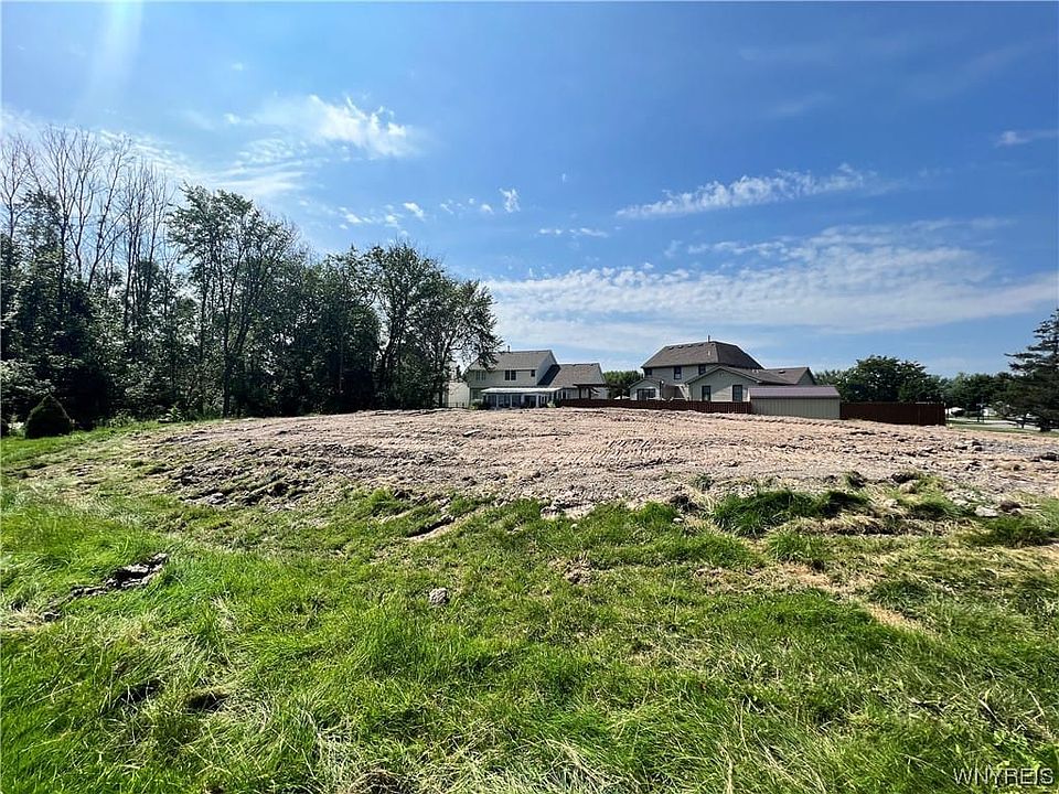 2nd image of 38 Autumn Meadows Ln