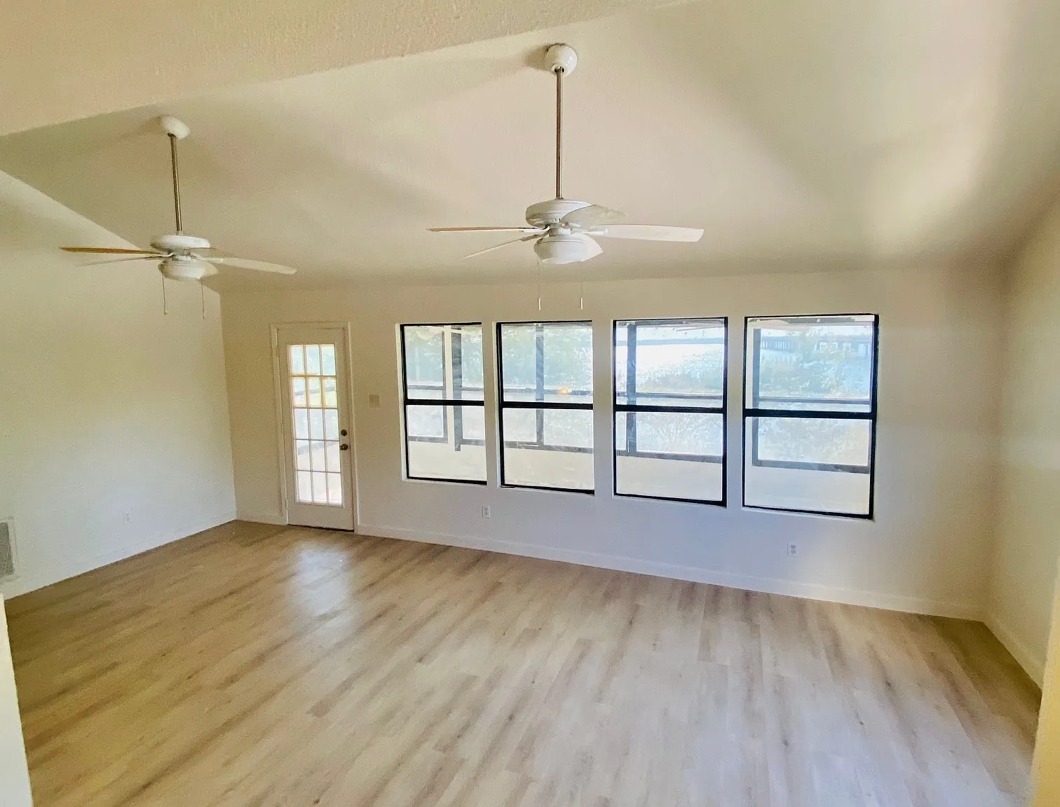 2 bed, 1002 sqft, $2,250 — Photo 4