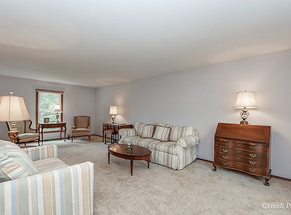 4th image of 15 Bedford Ln