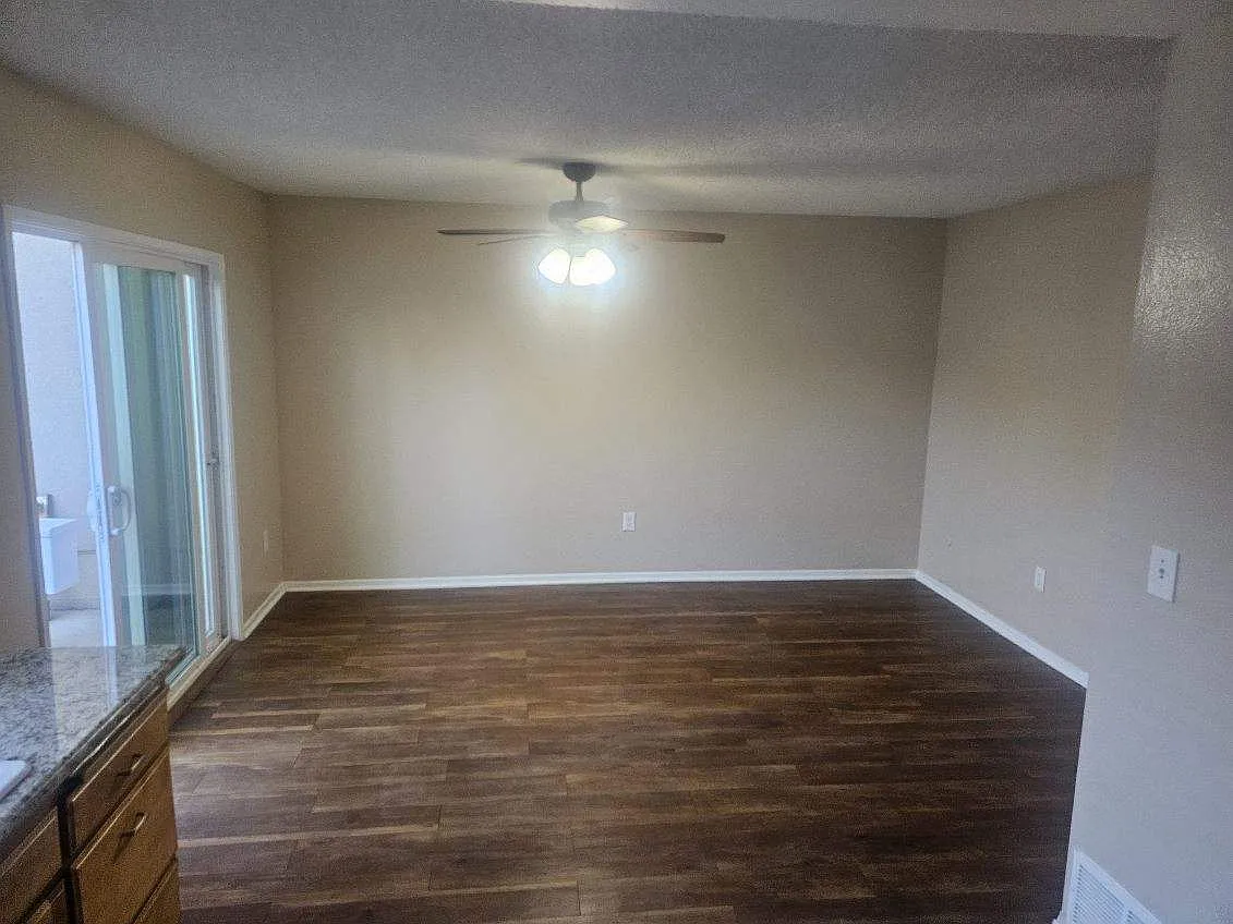 Dining room - 1341 Camelot Dr
