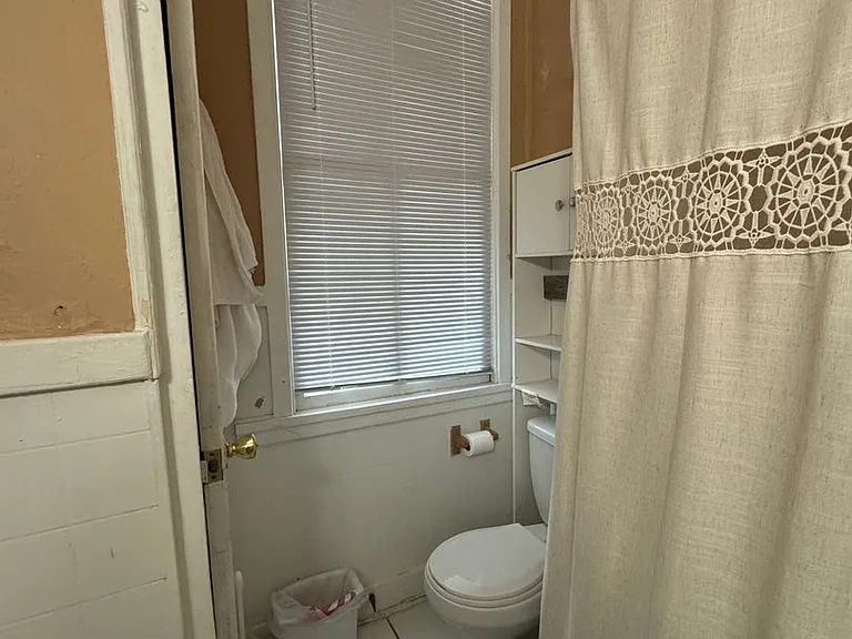 216 E Henry St #B — Photo 7