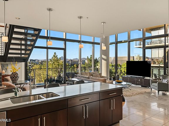 4th image of 208 W PORTLAND Street #557