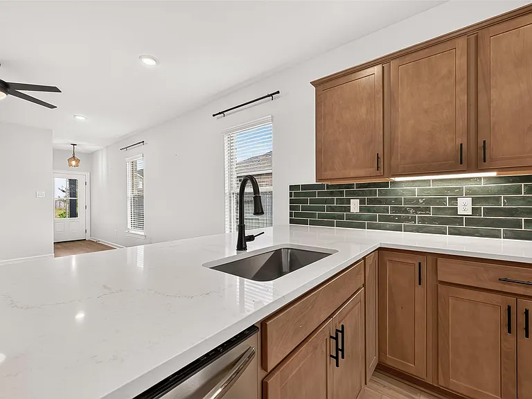 10726 Sky Creek Ln — Photo 17