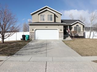 1378 W 2250 S, Woods Cross, UT 84087