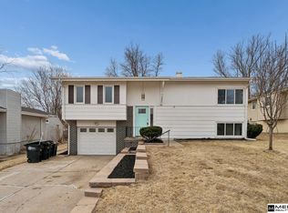 9645 Sahler St, Omaha, NE 68134