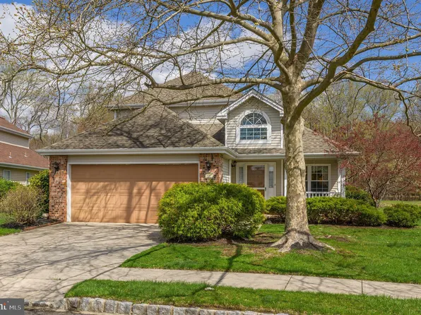 737 Cascade Dr N, Mount Laurel, NJ 08054