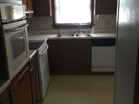 4th image of 949 N Woodland Dr