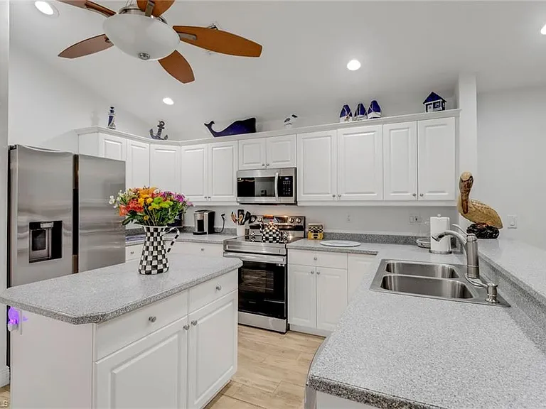 1106 Jardin Dr — Photo 12