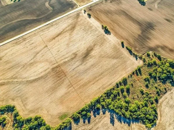 2 Thompson Lake Ests, Viola, KS 67149