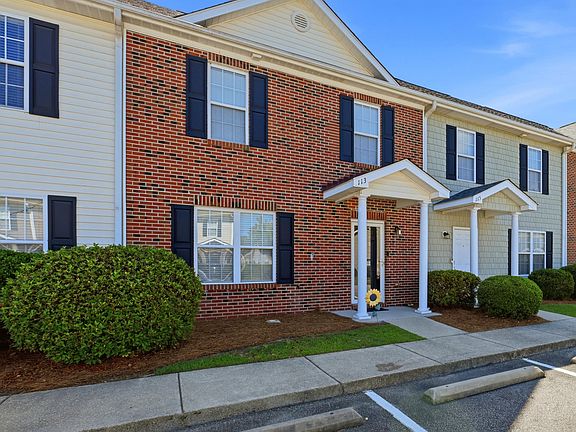 3rd image of 113 Lincoln Place Circle