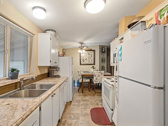 5th image of 13401 NE 28th St Unit 10