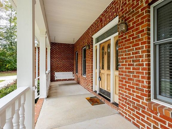 5th image of 214 Lake Hunt Dr