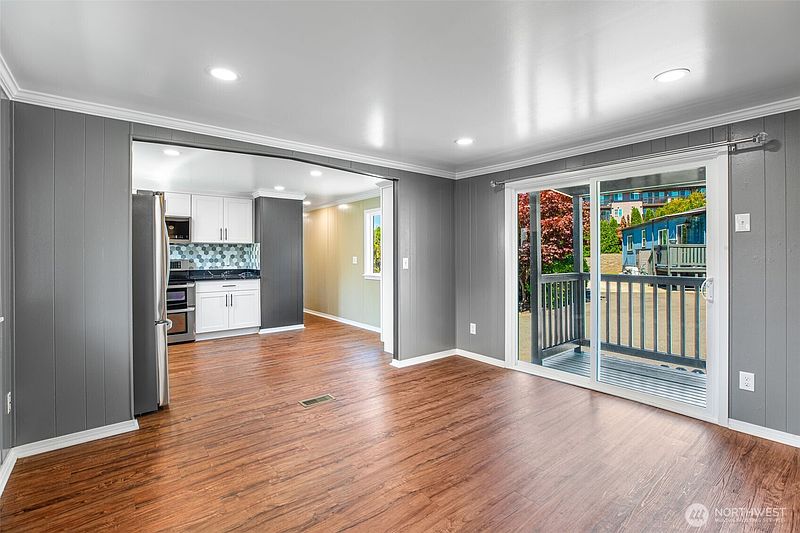 3rd image of 314 Avenue J #20