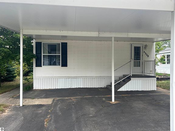 3rd image of 2328 Leisure Ln