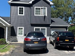 203 Frost Pond Rd, Glen Head, NY 11545