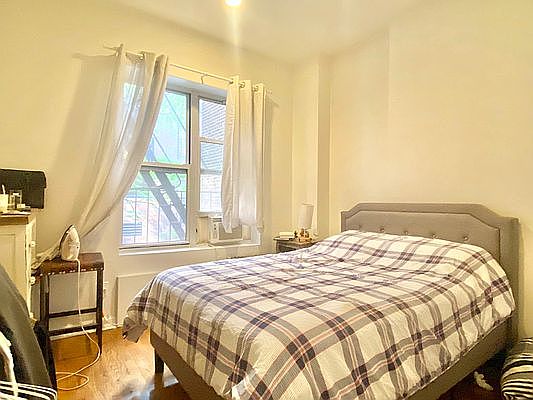 4th image of 139 E 13th St #3R