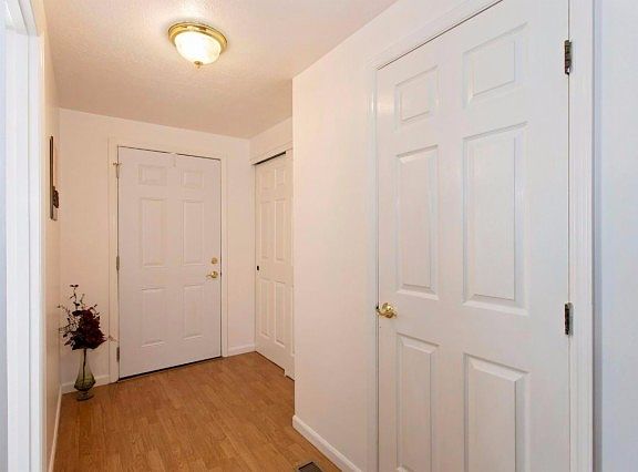 2nd image of 2060 Stratford Ct