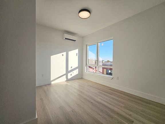 5th image of 14 Livingston St #400